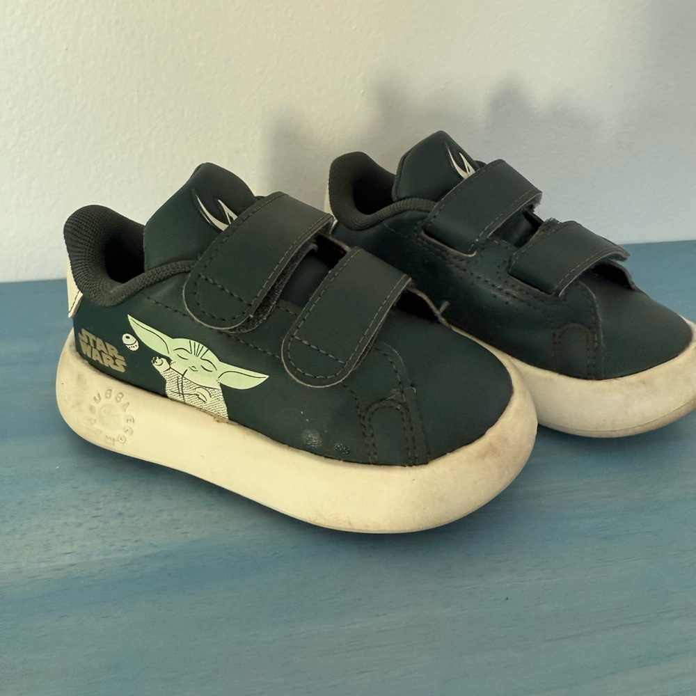 adidas Star Wars Sneakers - Dark Green with Yoda Design